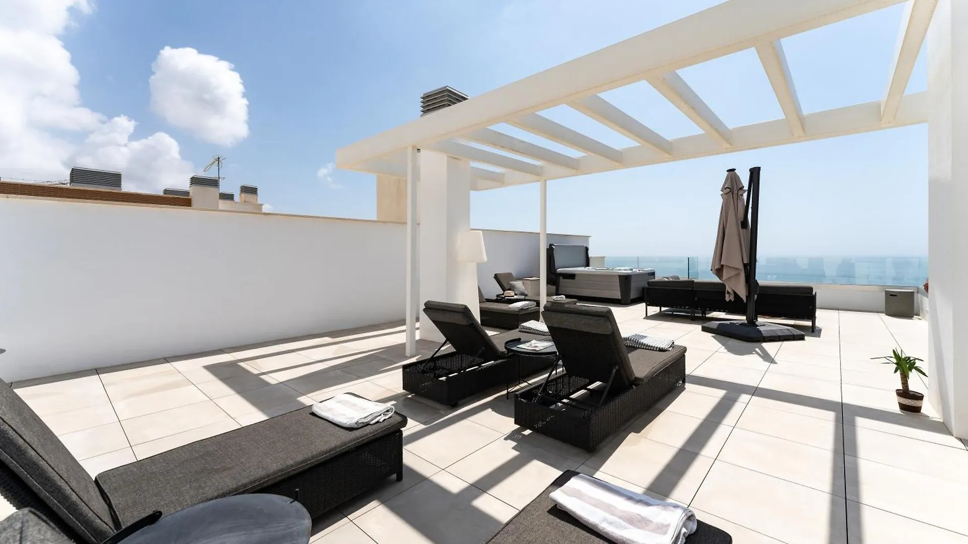 아파트 Luxury Penthouse With Rooftop 푸엔히롤라