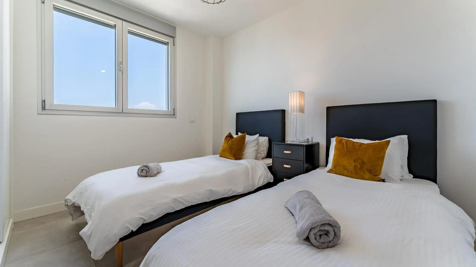 Luxury Penthouse With Rooftop 푸엔히롤라 0*,  스페인