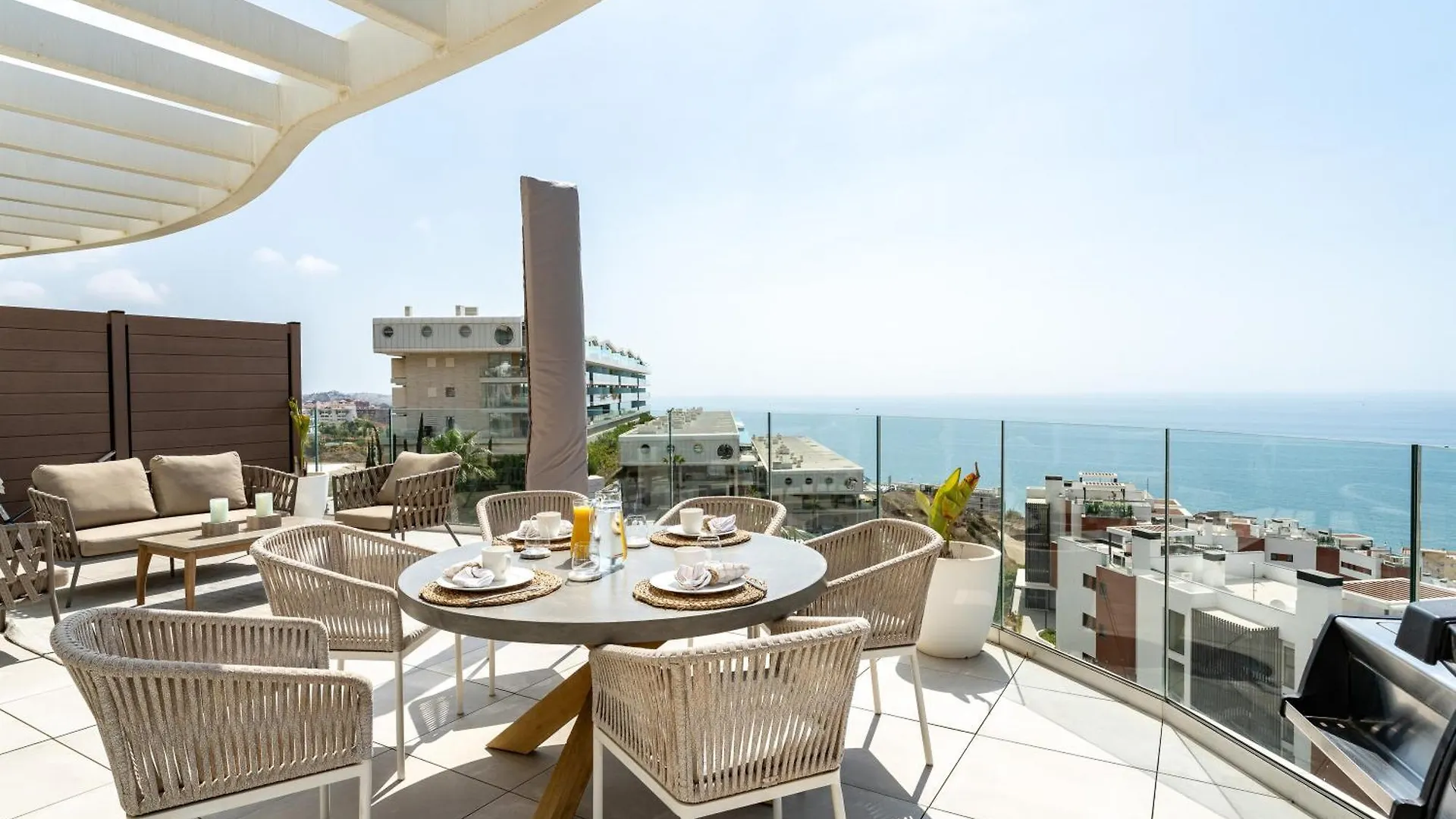 아파트 Luxury Penthouse With Rooftop 푸엔히롤라